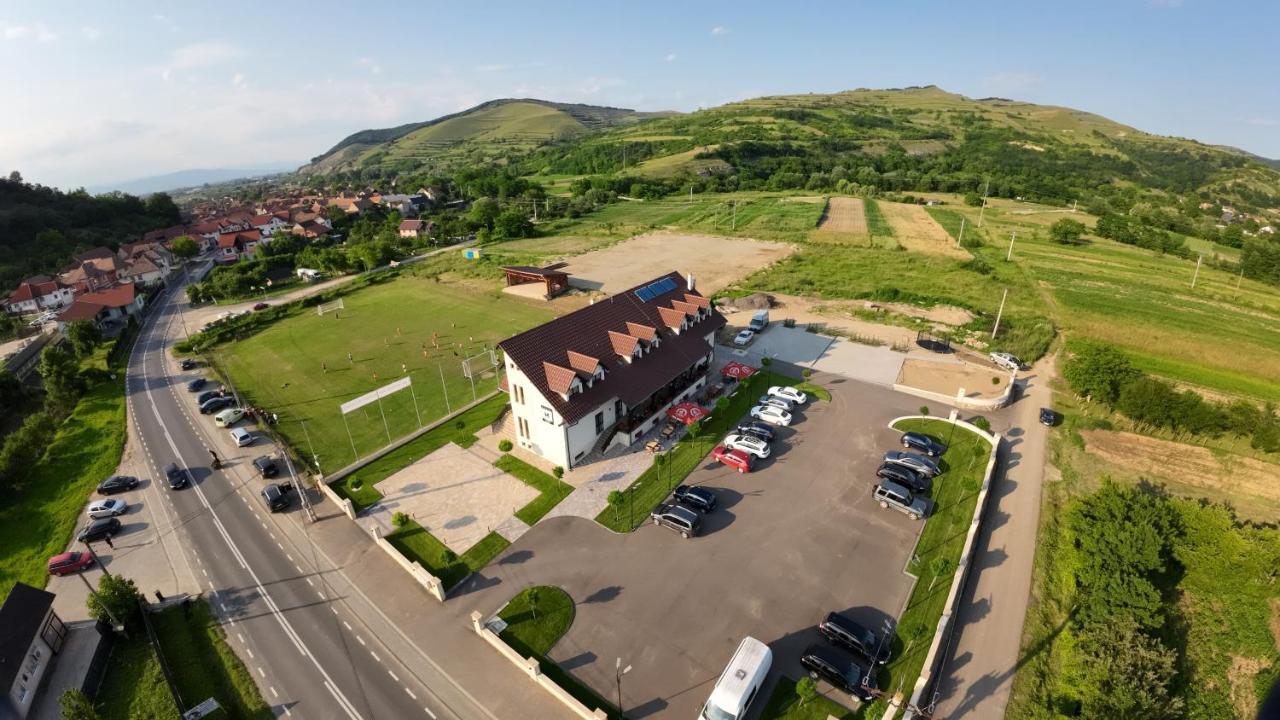 Martini Restaurant & Cazare Sebesel Экстерьер фото